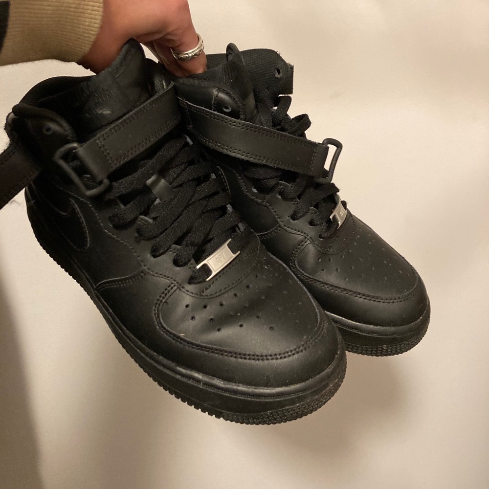 Nike AirForce 1 Mid